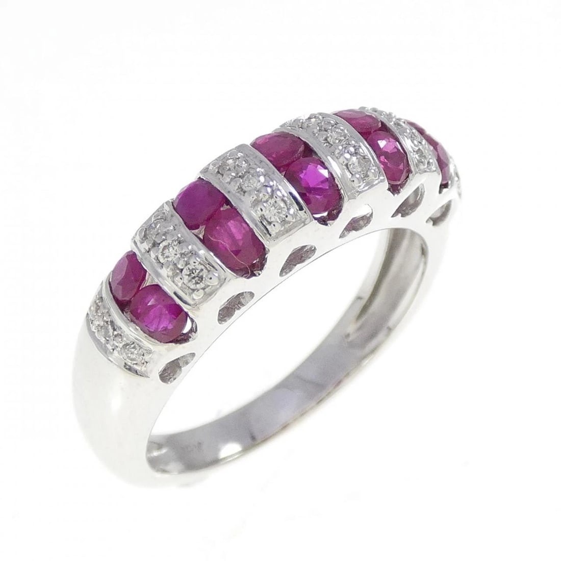 18KWG RUBY RING: 18KWG Ruby Ring Brand: Unbranded Type: Ring Material: 18K White Gold, Main Stone/Creation ruby Color: White Gold Size: 6.5-7 US Accessories: None Accessories Notice: When purchasing pre-owned