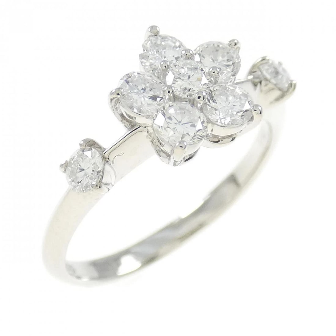 PT FLOWER DIAMOND RING: PT Flower Diamond Ring Brand: Unbranded Type: Ring Material: Platinum, Main Stone/Creation Natural Color: White Gold Size: 6 US Accessories: None Accessories Notice: When purchasing pre-owned
