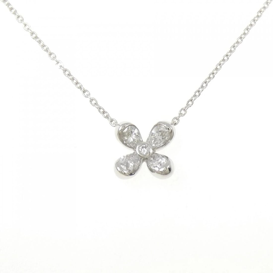 VENDOME DIAMOND NECKLACE: VENDOME Diamond Necklace Brand: VENDOME Type: Necklace Material: Platinum 950 Platinum 850, Main Stone/Creation Natural Color: White Size: 41cmActualSize Pendant top H x W: 9.0mmx9.3mm 