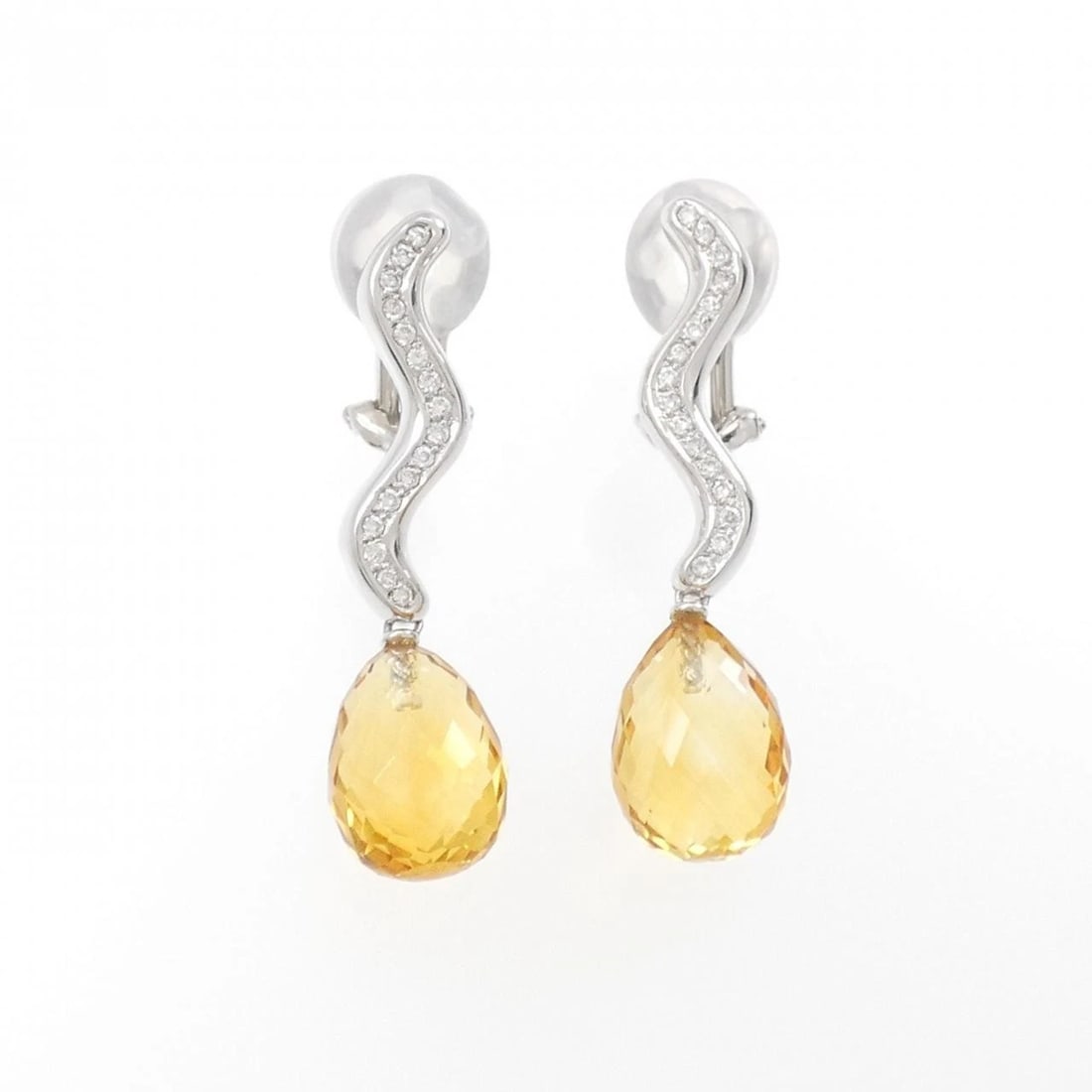 K18WG CITRINE EARRINGS: K18WG Citrine Earrings Brand: Unbranded Type: Earrings Material: K18 White Gold, Main Stone/Creation Citrine Color: White Gold Size: ActualSize HxW: 35.3mmx8.9mm Accessories: None Accessories