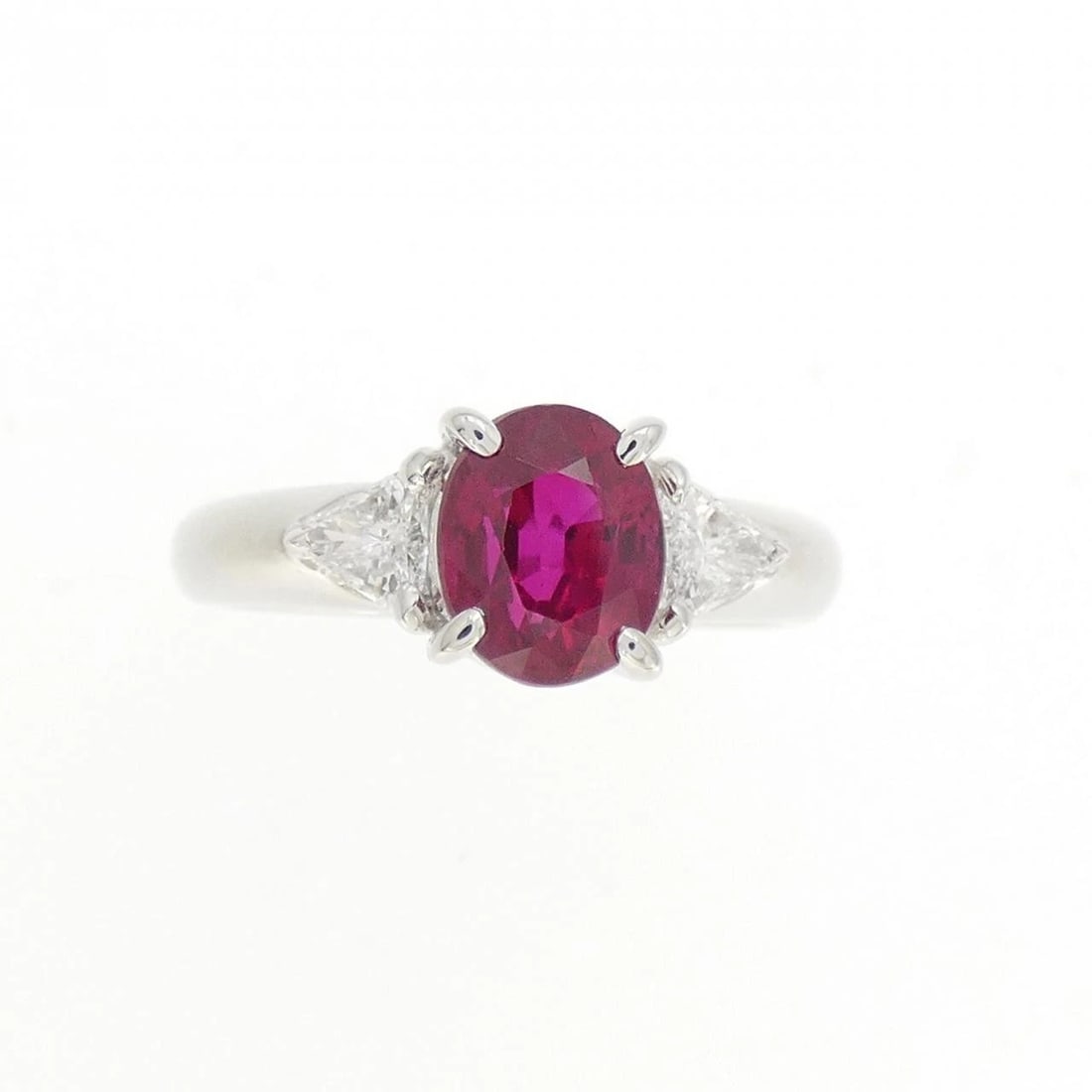 TASAKI RUBY RING: TASAKI Ruby Ring Brand: TASAKI Type: Ring Material: Platinum 900, Main Stone/Creation Main Stone RubySide Stone Diamond Color: White Size: 4-4.5 (US size) Accessories: None Accessories