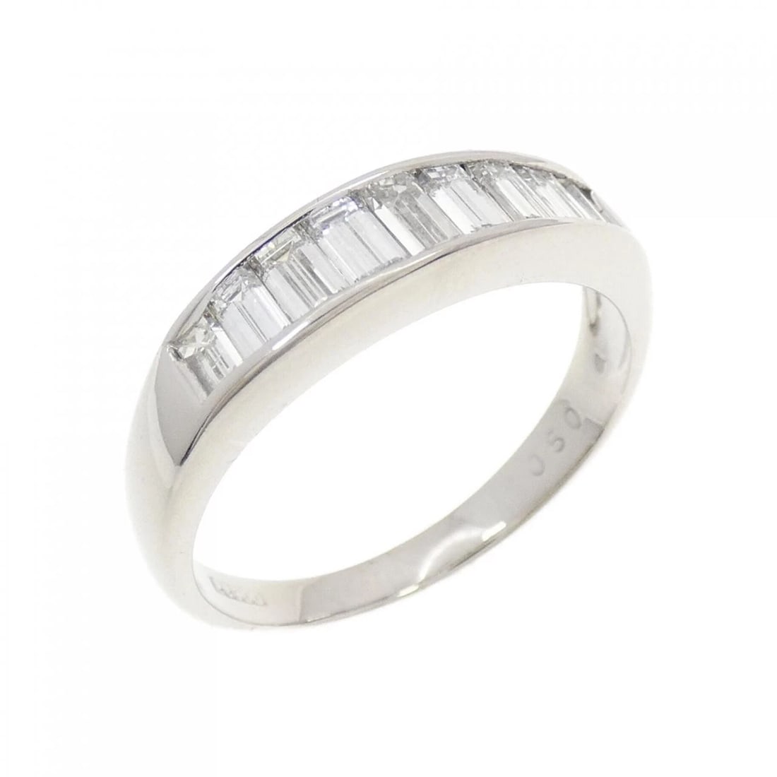 PT900 DIAMOND RING: PT900 Diamond Ring Brand: Unbranded Type: Ring Material: Platinum 900 Platinum, Main Stone/Creation natural Color: White Gold Size: 6.5-7 US Accessories: None Accessories Notice: When purc