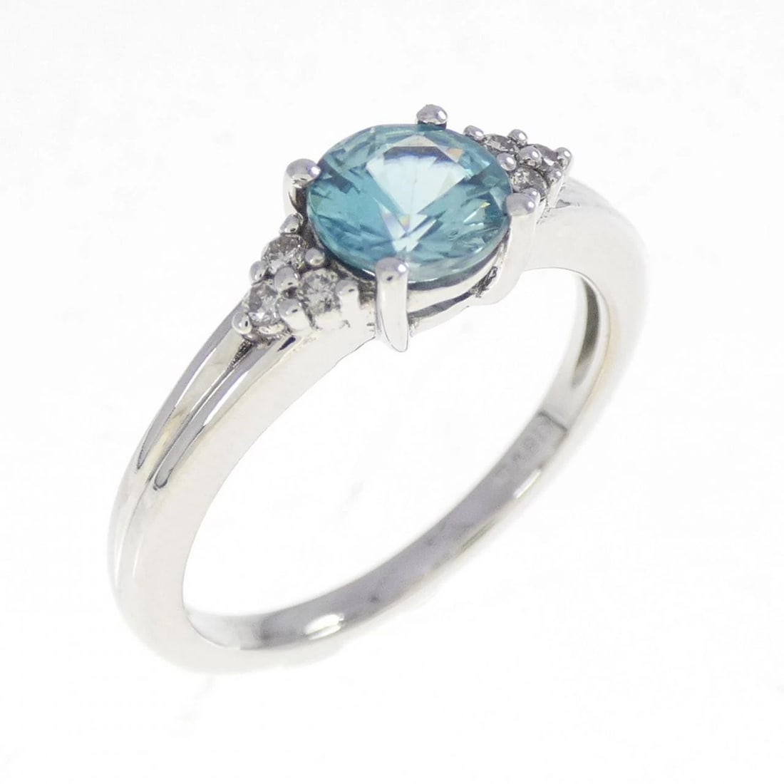 K18WG ZIRCON RING: K18WG Zircon Ring Brand: Unbranded Type: Ring Material: K18 White Gold, Main Stone/Creation Main Stone ZirconSide Stone Diamond Color: White Gold Size: 5.5 -6 ( US size) Accessories: None