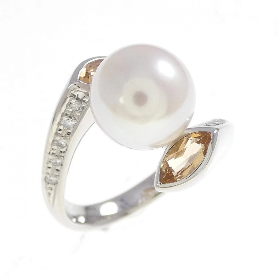 PT900 COLOR STONE RING: PT900 Color Stone Ring Brand: Unbranded Type: Ring Material: Platinum 900 Platinum, Main Stone/Creation Akoya Pearl Color: Size: 6.5-7 US Accessories: None Accessories Notice: When purchasing