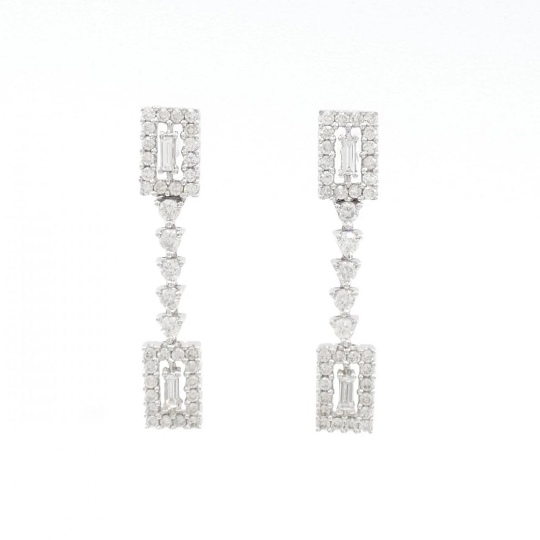 18KWG DIAMOND EARRINGS: 18KWG Diamond Earrings Brand: Unbranded Type: Earrings Material: 18K White Gold, Main Stone/Creation Natural Color: White Gold Size: ActualSize HxW: 28.4mmx5.3mm Accessories: None Accessories