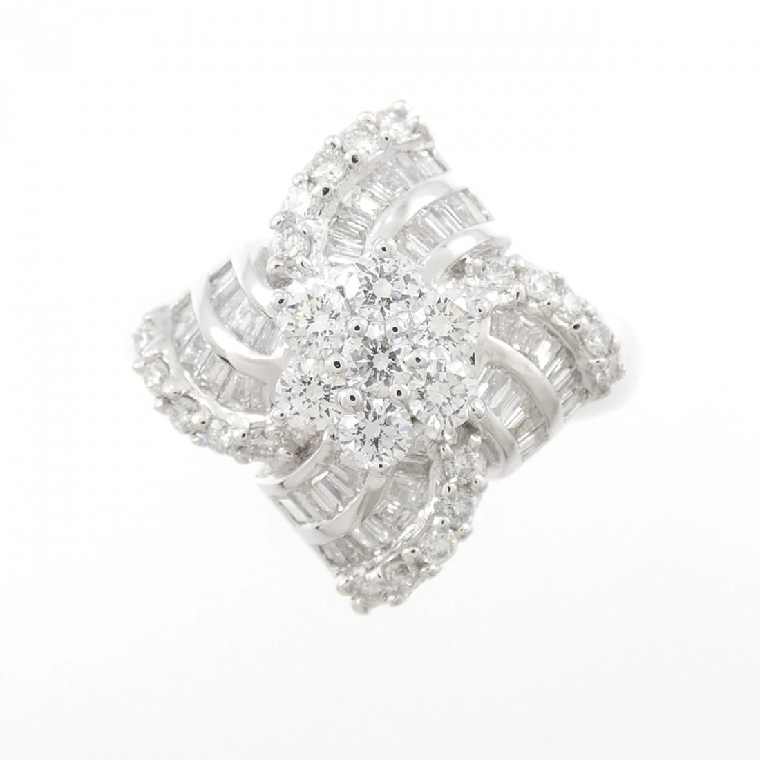 18KWG DIAMOND RING - 2