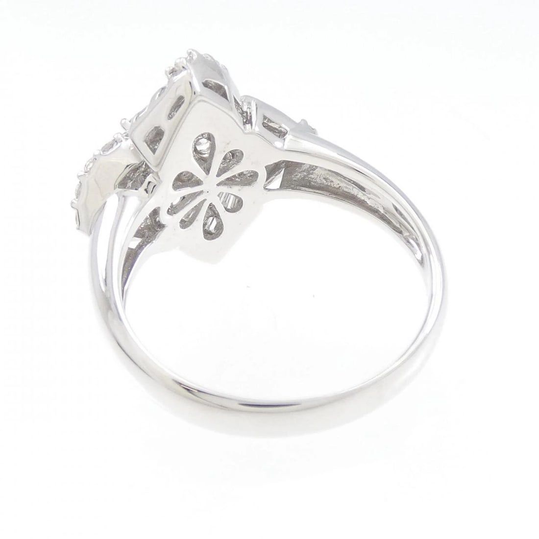 18KWG DIAMOND RING - 3