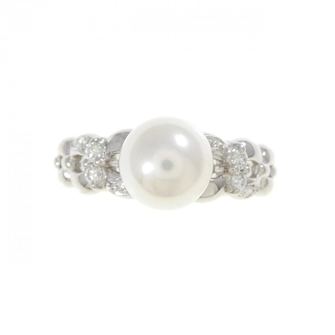 TASAKI AKOYA PEARL RING: TASAKI Akoya Pearl Ring Brand: TASAKI Type: Ring Material: Platinum 900, Main Stone/Creation Natural Color: White Size: 6.5 (US size) Accessories: None Accessories Notice: When purchasing