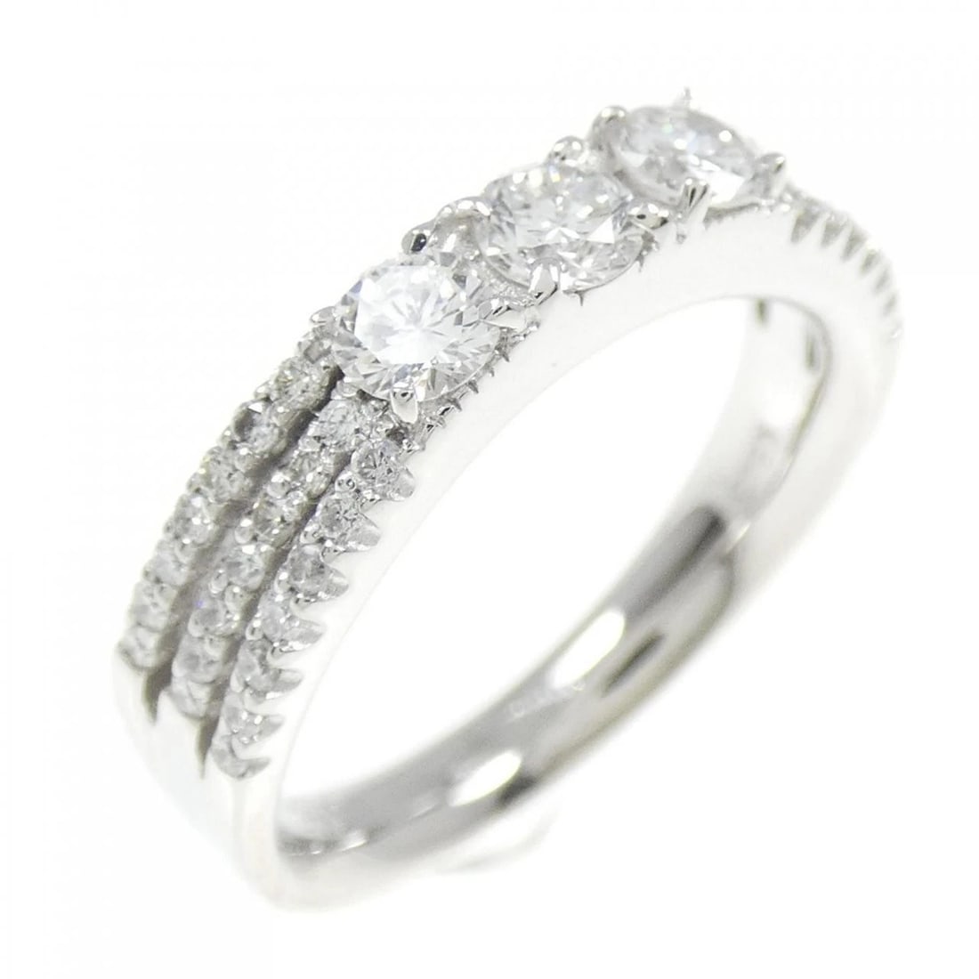 K18WG DIAMOND RING: K18WG Diamond Ring Brand: Unbranded Type: Ring Material: K18 White Gold, Main Stone/Creation Natural Color: White Gold Size: 5.5 -6 ( US size) Accessories: None Accessories Notice: When pu