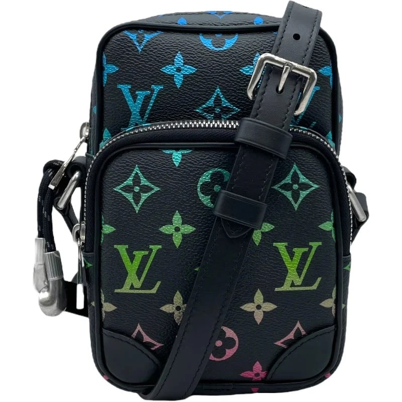 LOUIS VUITTON AMAZON NM BLACK MONOGRAM IRIDESCENT SHOULDER BAG HANDBAG: LOUIS VUITTON Amazon NM Black Monogram Iridescent Shoulder Bag Handbag Brand: LOUIS VUITTON Type: Handbag Material: Monogram Iridescent Color: black Size: W: 12.5cm / H: 19cm / D: 7.5cm / Shoulder