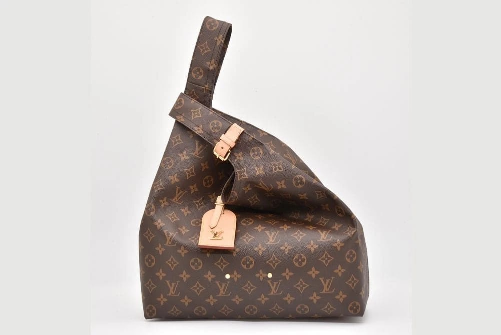 LOUIS VUITTON MONOGRAM ATLANTIS GM HANDBAG HANDBAG: Louis Vuitton Monogram Atlantis GM Handbag Handbag Brand: Louis Vuitton Type: Handbag Material: Monogram Canvas Color: Brown Size: W34xH34xD13.5cm / Shoulder strap: Max. 66cm Accessories: