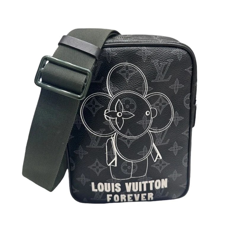 LOUIS VUITTON DANUBE BLACK PVC/LEATHER HANDBAG: LOUIS VUITTON Danube Black PVC/Leather Handbag Brand: LOUIS VUITTON Type: Handbag Material: Pvc/Leather Color: black Size: W: 16cm / H: 21cm / D: 7cm / Shoulder: 80~145cm Accessories: None