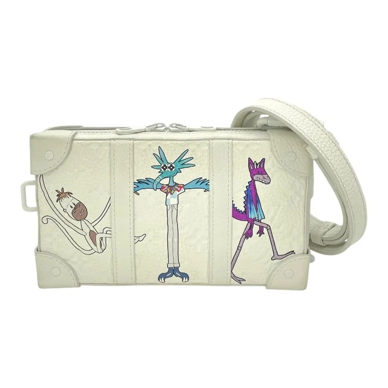 LOUIS VUITTON SOFT TRUNK FRIEND TRIOMPHE LEATHER HANDBAG: LOUIS VUITTON Soft Trunk Friend Triomphe Leather Handbag Brand: LOUIS VUITTON Type: Handbag Material: Taurillon Leather Color: LV Friend Size: W: 22cm / H: 12.5cm / D: 4.5cm / Shoulder: