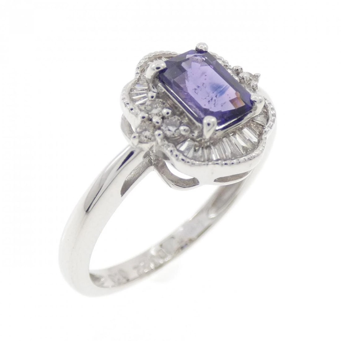 K18WG SAPPHIRE RING: K18WG Sapphire Ring Brand: Unbranded Type: Ring Material: K18 White Gold, Main Stone/Creation Sapphire Color: White Gold Size: 6.5-7 US Accessories: None Accessories Notice: When purchasin