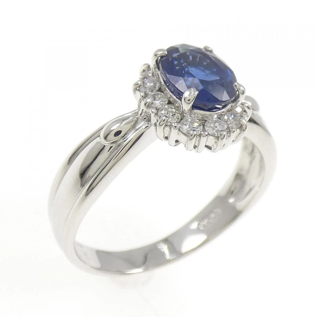PT900 SAPPHIRE RING: PT900 Sapphire Ring Brand: Unbranded Type: Ring Material: Platinum 900 Platinum, Main Stone/Creation sapphire Color: White Gold Size: 6 US Accessories: None Accessories Notice: When purcha