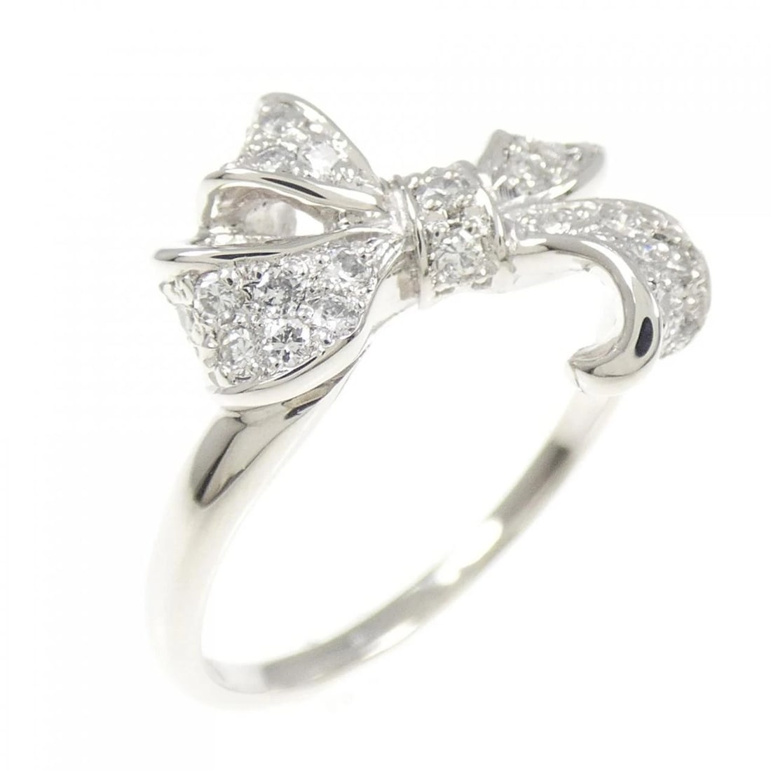 PT900 DIAMOND RING: PT900 Diamond Ring Brand: Unbranded Type: Ring Material: Platinum 900 Platinum, Main Stone/Creation natural Color: White Gold Size: 6 US Accessories: None Accessories Notice: When purchasing