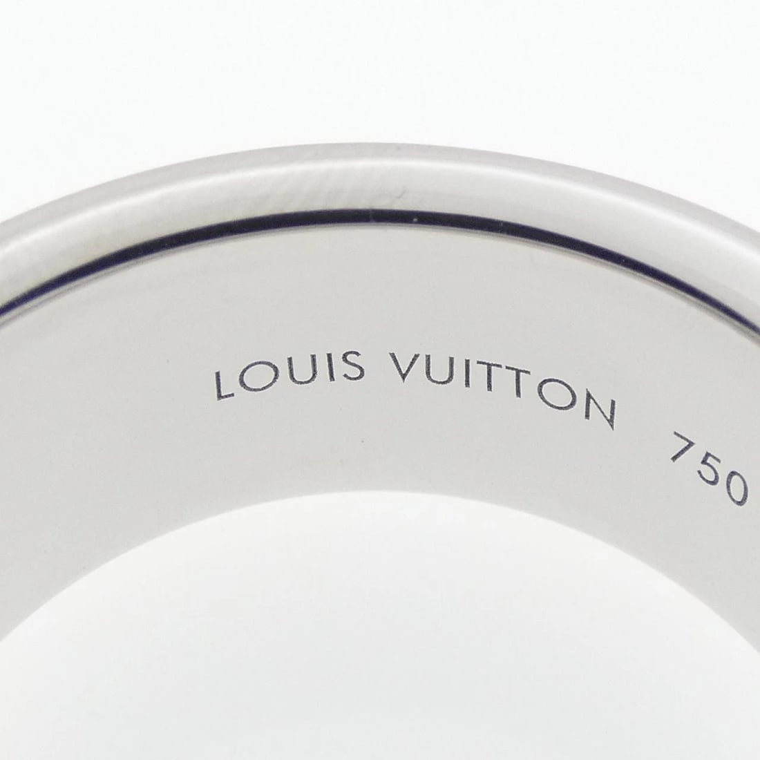 LOUIS VUITTON PETITE BOURG EMPREINTE RING: Louis Vuitton Petite Bourg Empreinte Ring Brand: LOUIS VUITTON Type: Louis Vuitton Ring Material: 750 white gold, Color: None Size: US 12.25 Accessories: None Accessories Notice: When