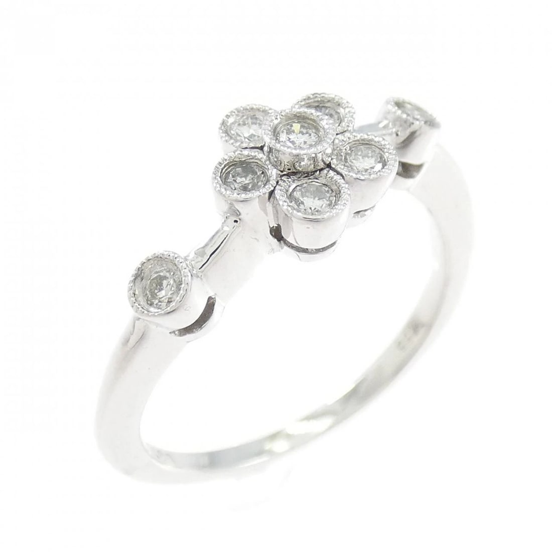 750WG FLOWER DIAMOND RING: 750WG Flower Diamond Ring Brand: Unbranded Type: Ring Material: 750 White Gold, Main Stone/Creation Natural Color: White Gold Size: 5 US Accessories: None Accessories Notice: When purchasing