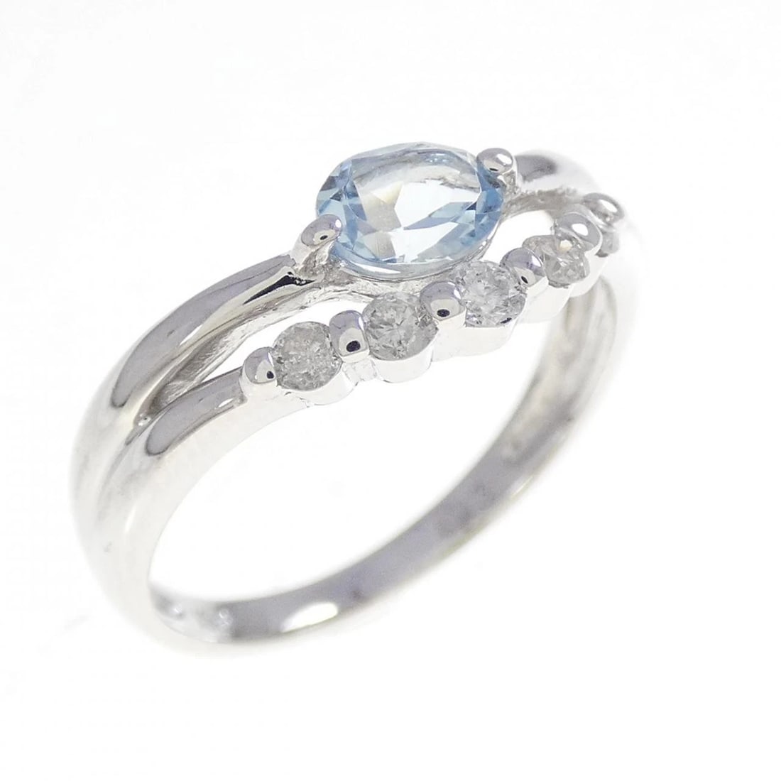 K18WG AQUAMARINE RING (1 of 3)