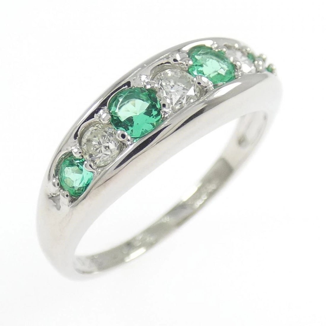 PT900 EMERALD RING: PT900 Emerald Ring Brand: Unbranded Type: Ring Material: Platinum 900 Platinum, Main Stone/Creation Emerald Color: Silvery White Gold Size: 6.5 ( US size) Accessories: None Accessories