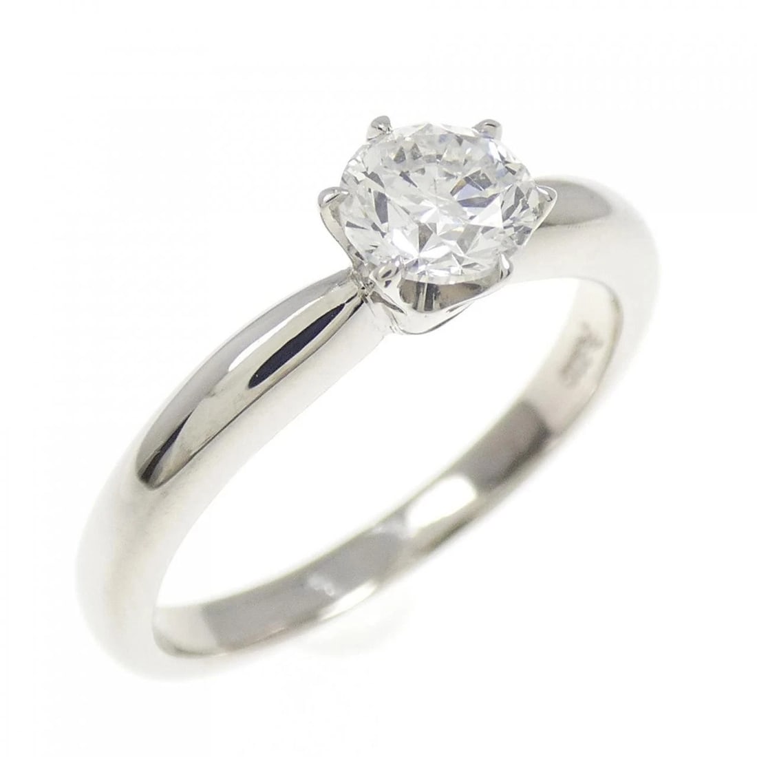 PT900 SOLITAIRE DIAMOND RING: PT900 Solitaire Diamond Ring Brand: Unbranded Type: Ring Material: Platinum 900 Platinum, Main Stone/Creation Natural Color: White Gold Size: 5.5-6 US Accessories: None Accessories Notice: