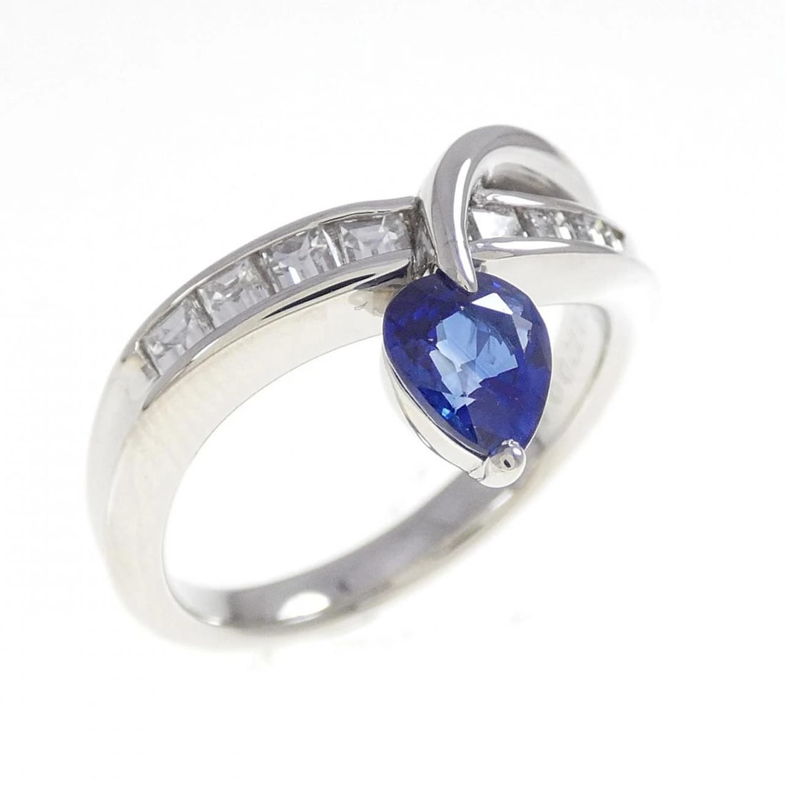 PT900 SAPPHIRE RING: PT900 Sapphire Ring Brand: Unbranded Type: Ring Material: Platinum 900 Platinum, Main Stone/Creation Sapphire Color: Size: 6.5-7 US Accessories: None Accessories Notice: When purchasing