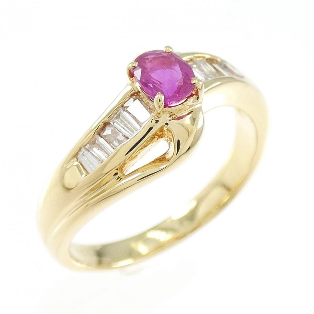 K18YG RUBY RING: K18YG Ruby Ring Brand: Unbranded Type: Ring Material: K18 Yellow Gold, Main Stone/Creation Ruby Color: Yellow Gold Size: 6.5 US Accessories: None Accessories Notice: When purchasing pre-owned