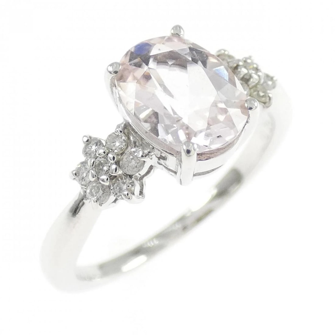 K18WG FLOWER BERYL RING: K18WG Flower Beryl Ring Brand: Unbranded Type: Ring Material: K18 White Gold, Main Stone/Creation beryl Color: White Gold Size: 5.5 US Accessories: None Accessories Notice: When purchasing