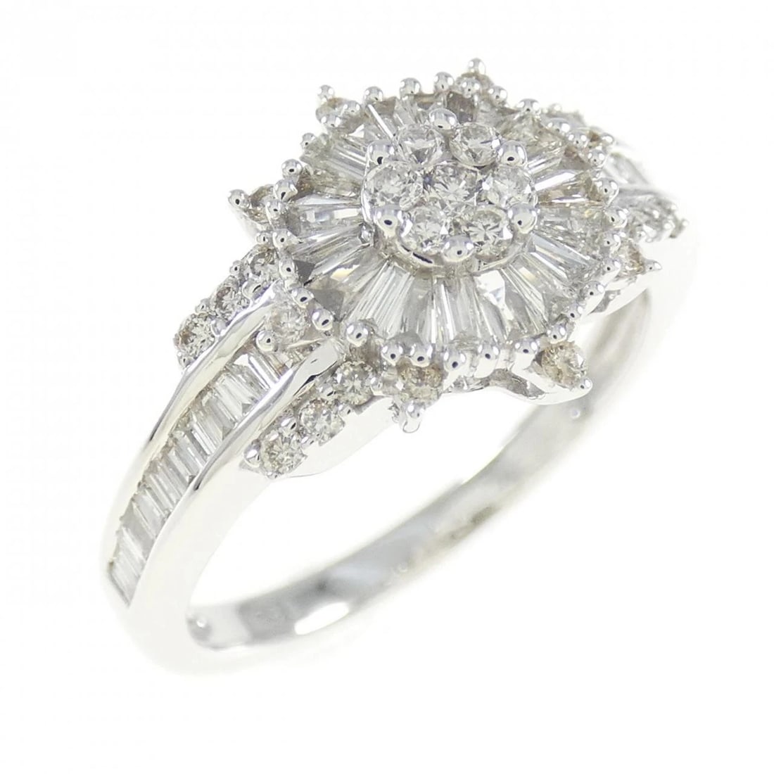 K18WG DIAMOND RING: K18WG Diamond Ring Brand: Unbranded Type: Ring Material: K18 White Gold, Main Stone/Creation Natural Color: White Gold Size: 6.5 US Accessories: None Accessories Notice: When purchasing pr