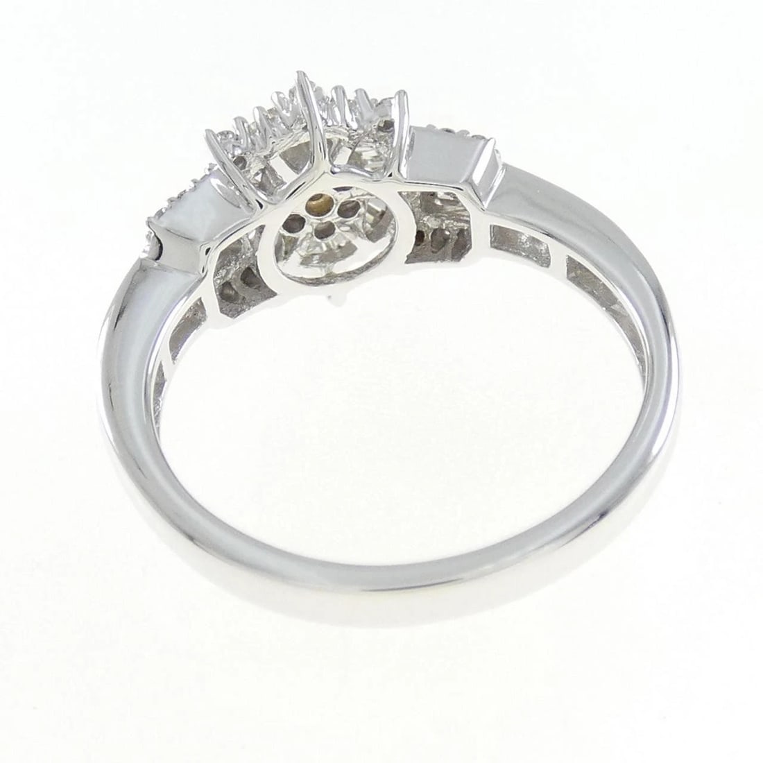 K18WG DIAMOND RING - 3