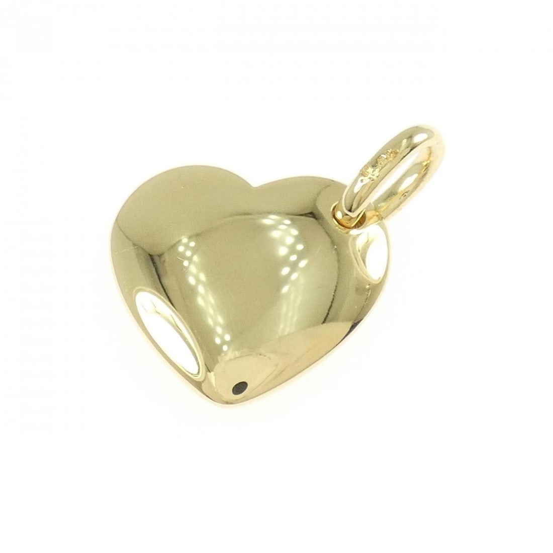 POMELLATO HEART PENDANT: Pomellato Heart Pendant Brand: Pomellato Type: Pendant Brooch Material: 750 Yellow Gold, Color: Yellow Gold Size: ActualSize HxW: 26.2mmx19.7mm Accessories: None Accessories Notice: When