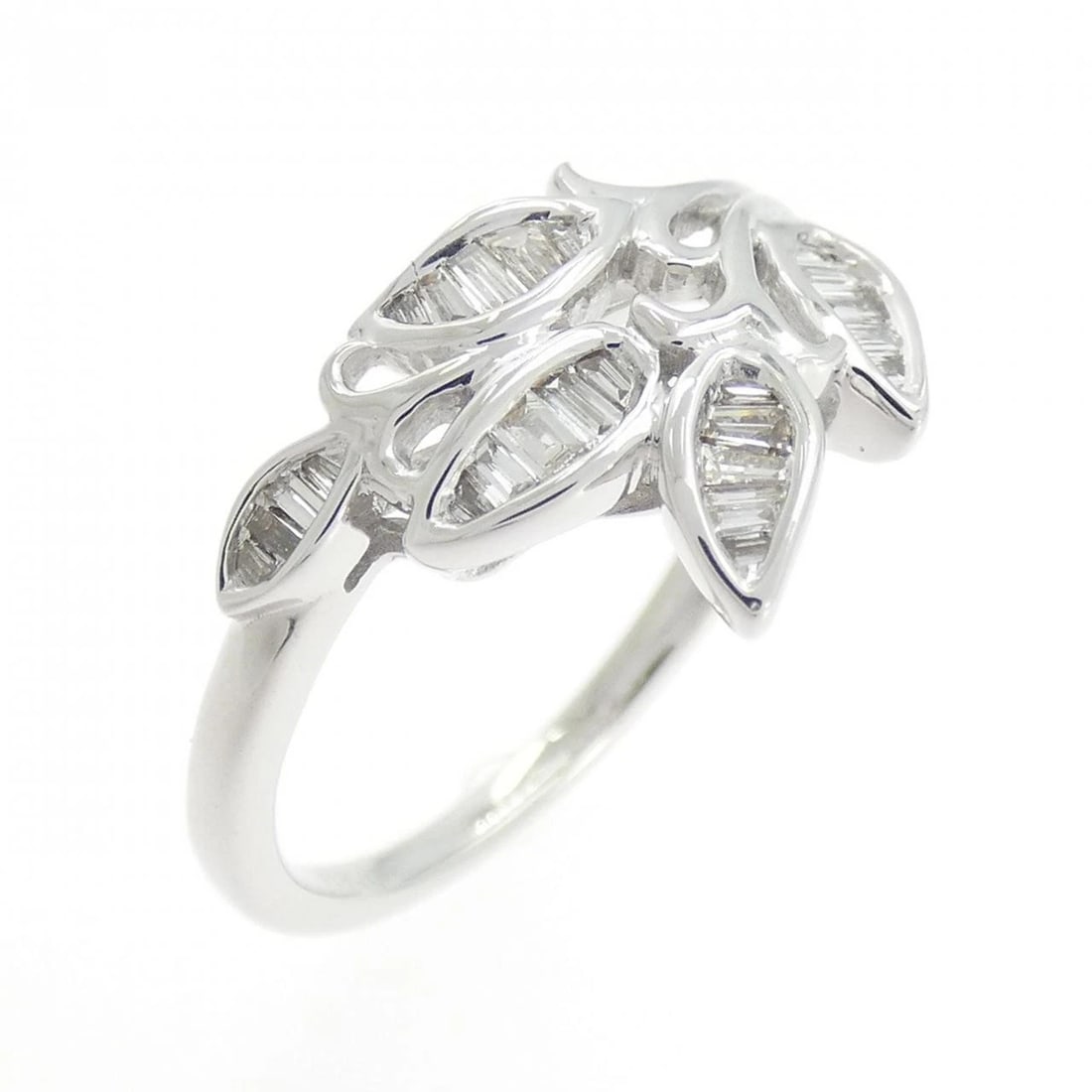 K18WG DIAMOND RING: K18WG Diamond Ring Brand: Unbranded Type: Ring Material: K18 White Gold, Main Stone/Creation natural Color: White Gold Size: 5.5-6 US Accessories: None Accessories Notice: When purchasing