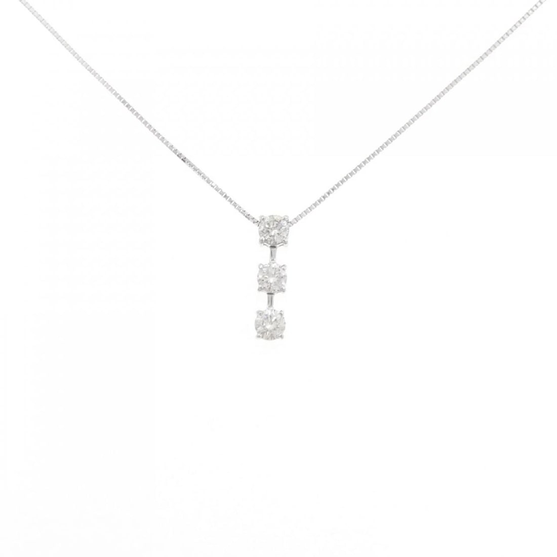 K18WG 3 STONE DIAMOND NECKLACE: K18WG 3 Stone Diamond Necklace Brand: Unbranded Type: Necklace Material: K18 White Gold, Main Stone/Creation Natural Color: WG Size: 45cmActualSize Pendant top H x W: 15.7mmx3.9mm Chain Max.