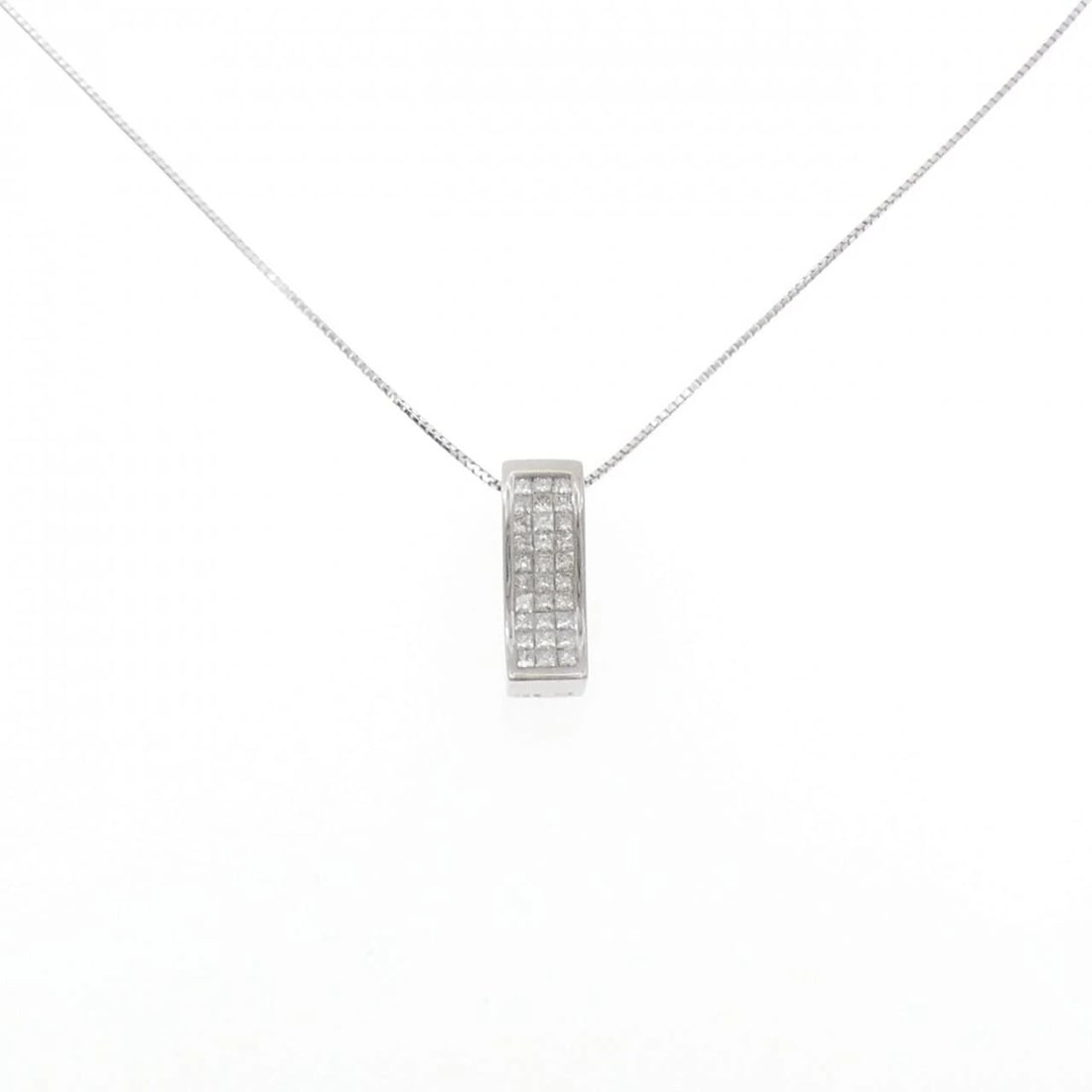 K18WG PAVE DIAMOND NECKLACE: K18WG Pave Diamond Necklace Brand: Unbranded Type: Necklace Material: K18 White Gold, Main Stone/Creation Natural Color: white gold Size: 45cm ActualSizePendant top H x W: 16.5mmx6.0mm Chain