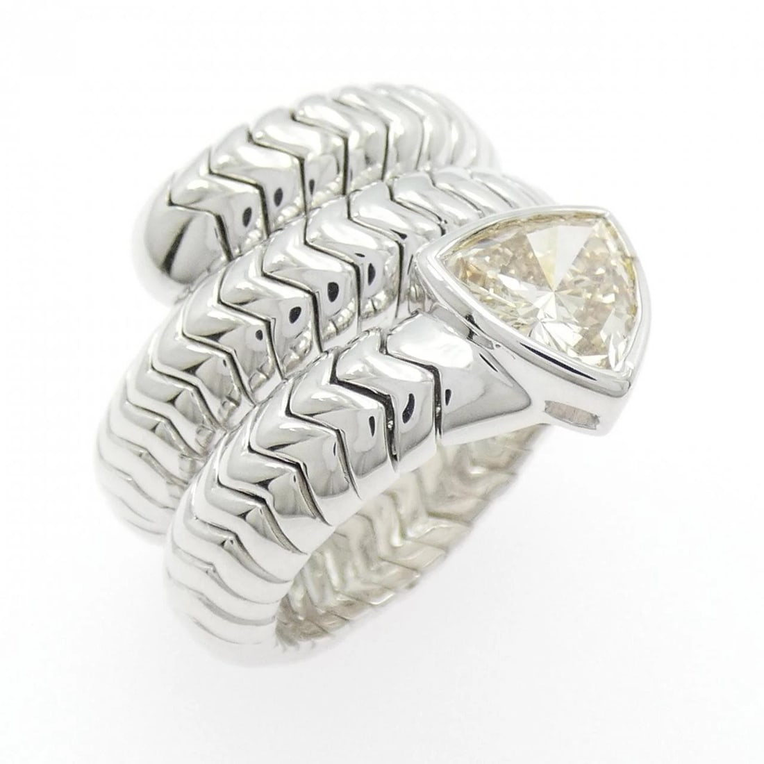 750WG DIAMOND RING: 750WG Diamond Ring Brand: Unbranded Type: Diamond ring Material: 18K white gold, Main Stone/Creation Natural Color: white gold Size: 7.5US Accessories: None Accessories Notice: When