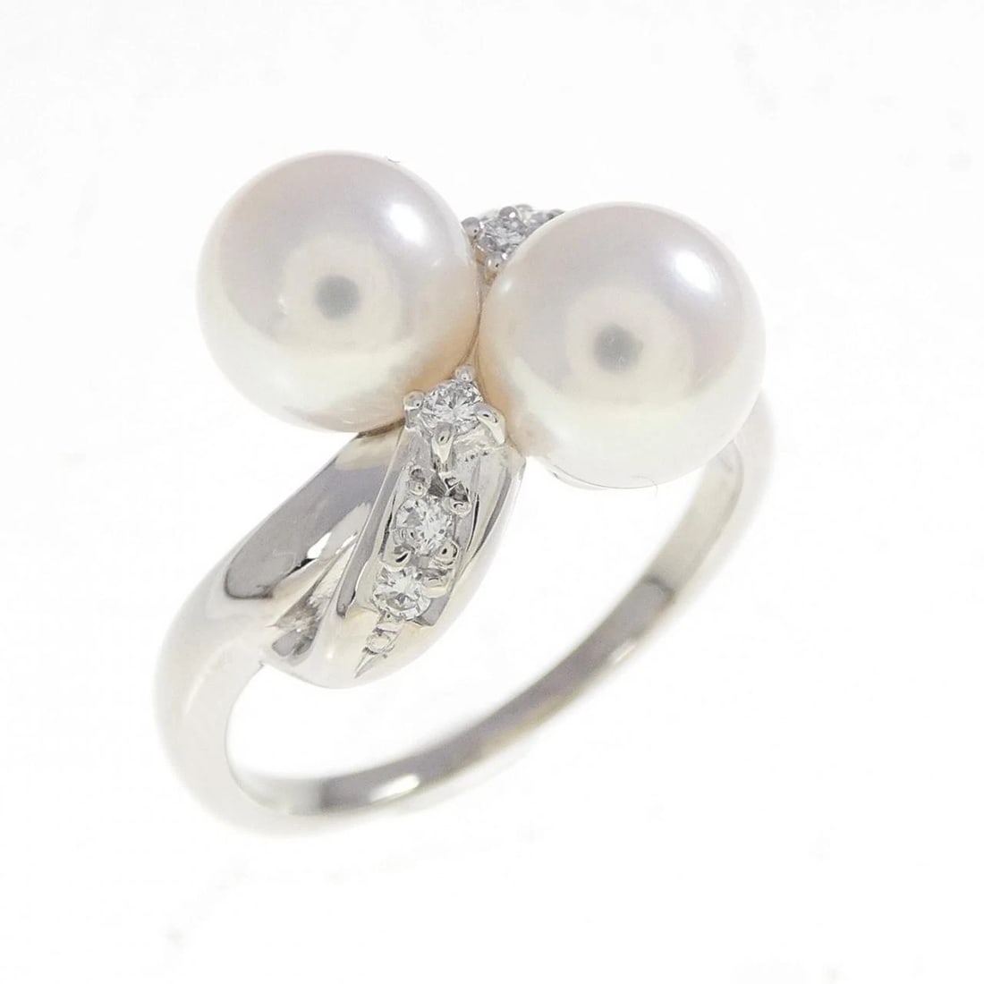 TASAKI AKOYA PEARL RING: TASAKI Akoya Pearl Ring Brand: TASAKI Type: Ring Material: Platinum 900, Main Stone/Creation Akoya Pearl Color: Platinum Size: 6.5-7 (US size) Accessories: None Accessories Notice: When