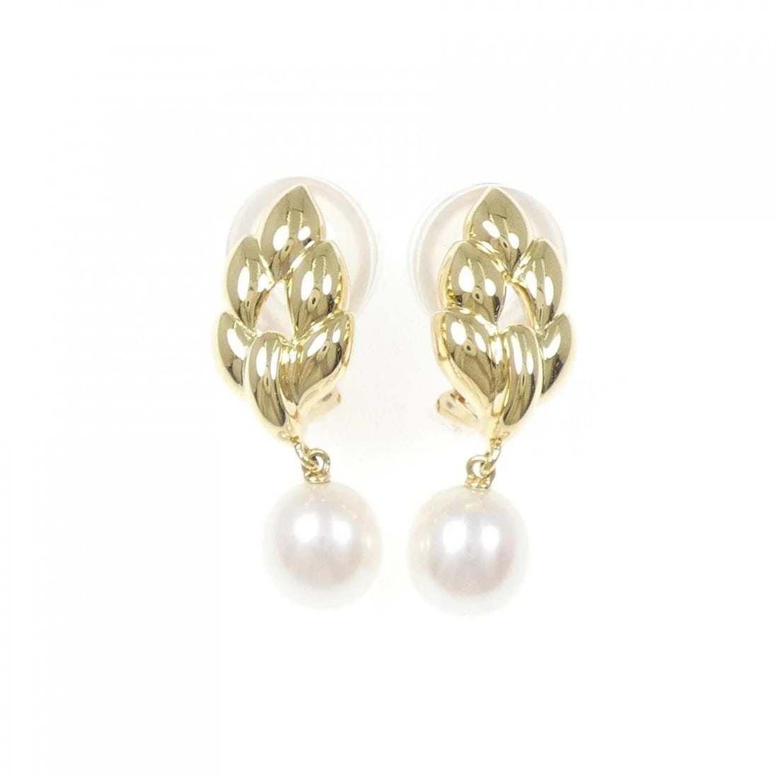 MIKIMOTO FRESHWATER PEARL EARRINGS 8MM: MIKIMOTO Freshwater Pearl Earrings 8mm Brand: MIKIMOTO Type: Earrings Material: K18 Yellow Gold, Main Stone/Creation Freshwater Pearl Color: Yellow Gold Size: ActualSize HxW: 28.5mmx9.3mm 