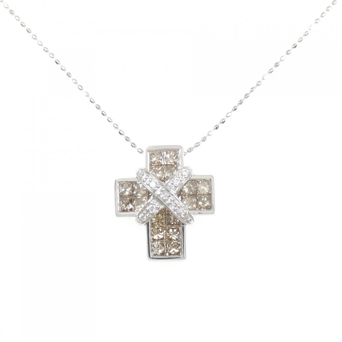 K18WG CROSS DIAMOND NECKLACE: K18WG Cross Diamond Necklace Brand: Unbranded Type: Necklace Material: K18 White Gold, Main Stone/Creation Natural Color: white gold Size: 45cm ActualSizePendant top H x W: 16.6mmx14.3mm Chain
