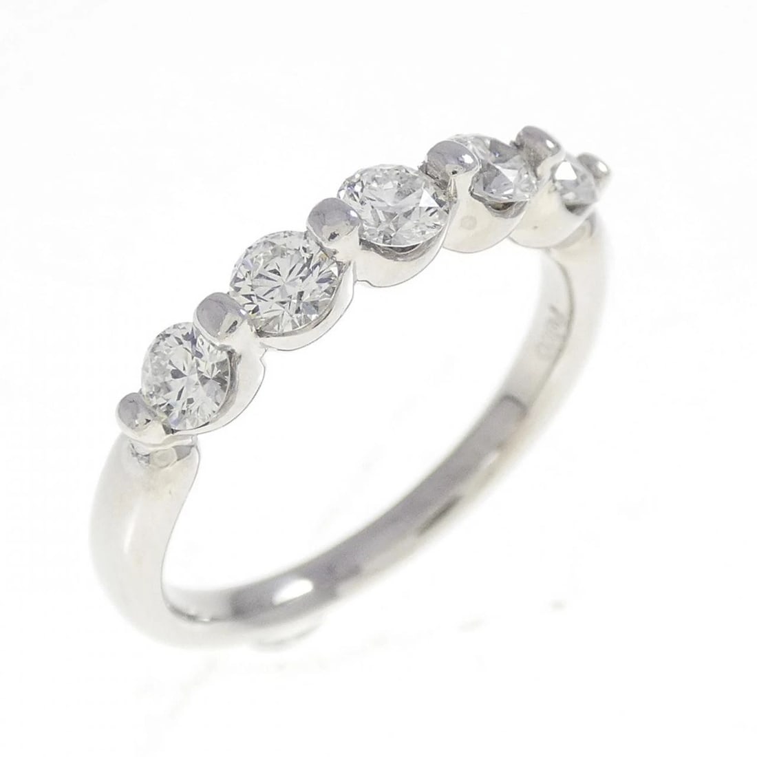 PT900 DIAMOND RING (1 of 3)