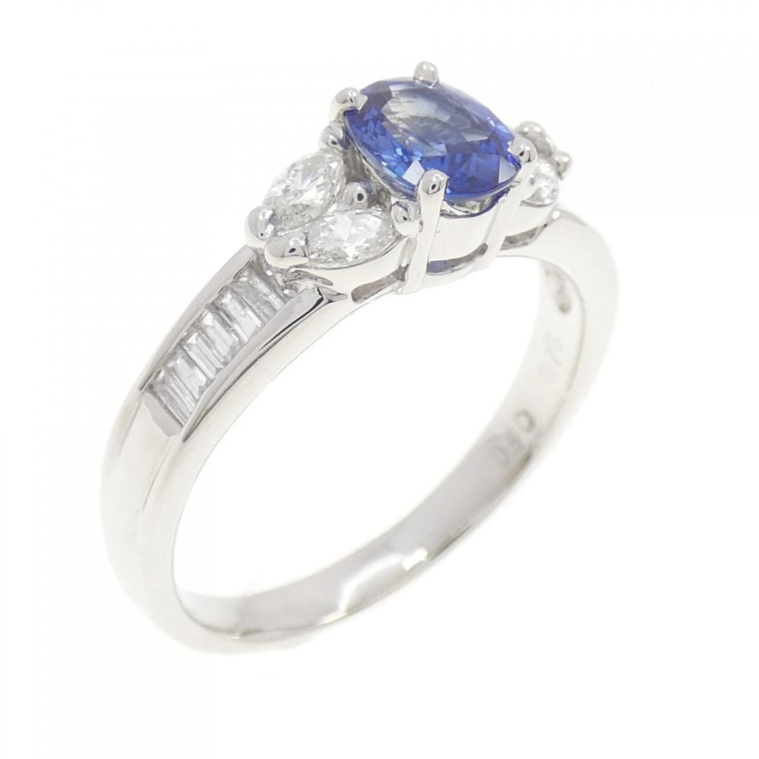 PT900 SAPPHIRE RING: PT900 Sapphire Ring Brand: Unbranded Type: Ring Material: Platinum 900, Main Stone/Creation sapphire Color: platinum Size: 8US Accessories: None Accessories Notice: When purchasing pre-own