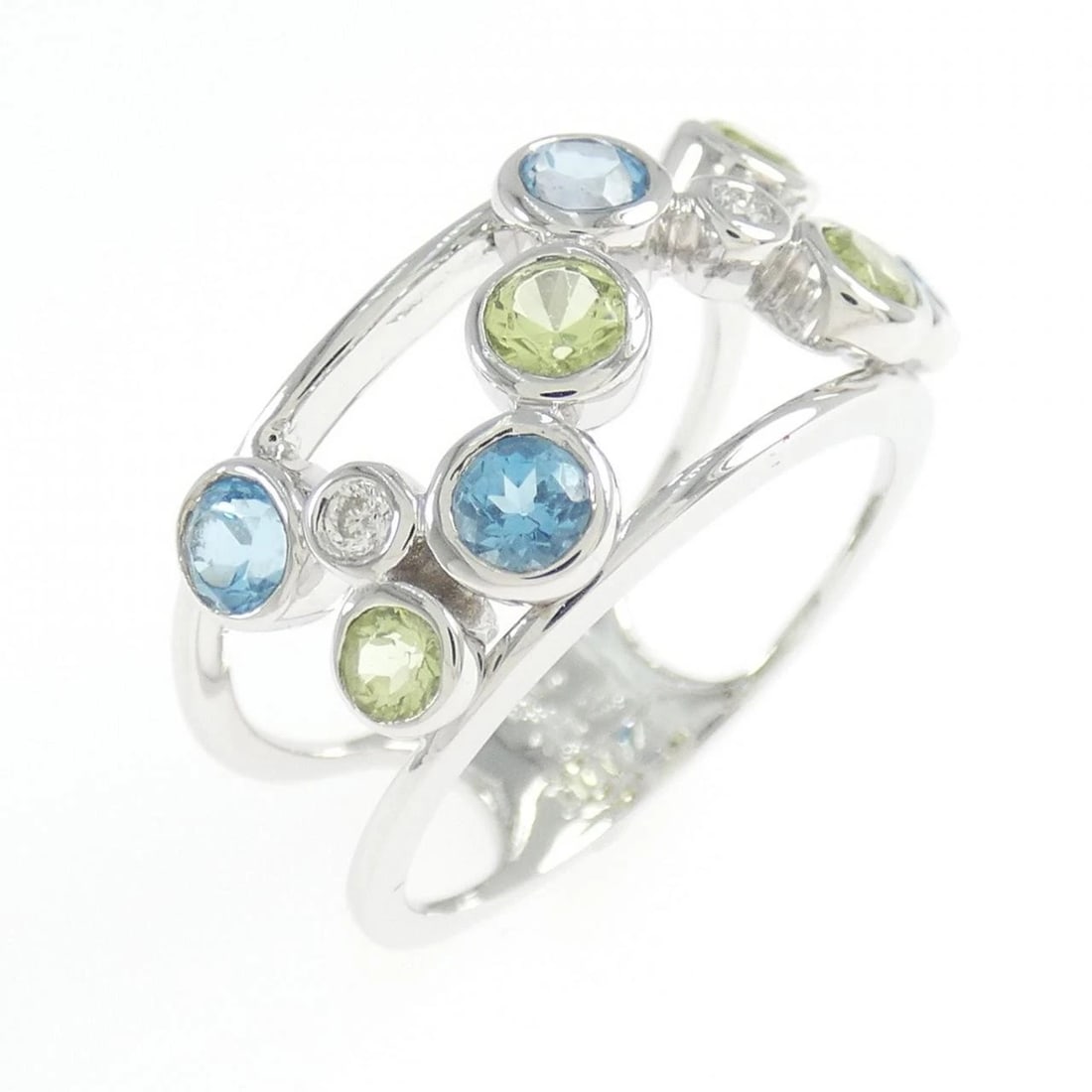 750WG COLOR STONE RING: 750WG Color Stone Ring Brand: Unbranded Type: Ring Material: 750 White Gold, Main Stone/Creation peridot Color: white gold Size: 6-6.5US Accessories: None Accessories Notice: When purchasing