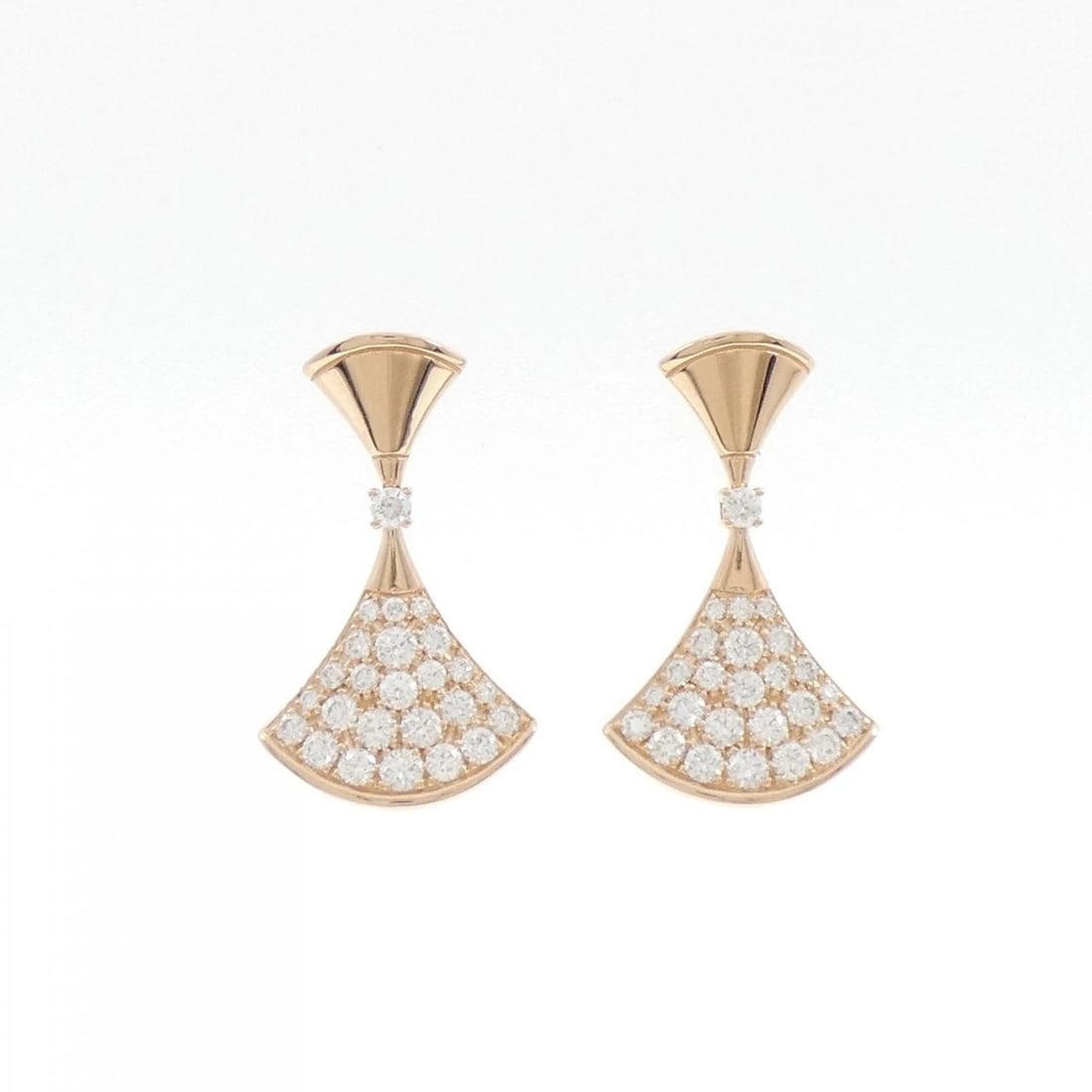 BVLGARI DIVA DREAM EARRINGS: BVLGARI Diva Dream Earrings Brand: BVLGARI Type: Earrings Material: 750 Pink Gold, Main Stone/Creation Natural Color: Pink Gold Size: ActualSize HxW: 23.5mmx14.0mm Accessories: None