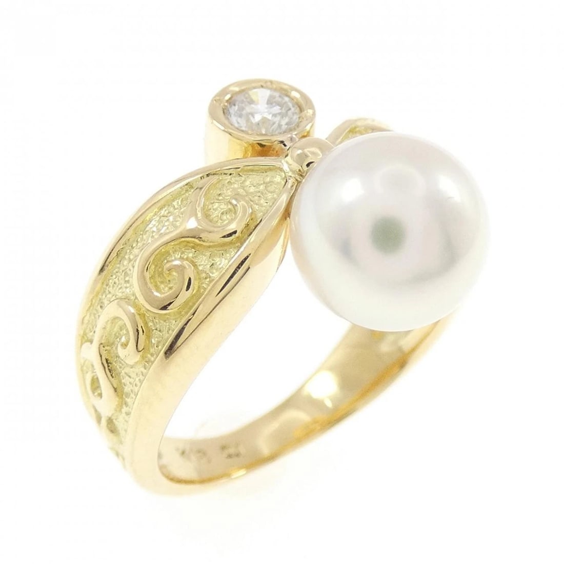 K18YG AKOYA PEARL RING: K18YG Akoya Pearl Ring Brand: Unbranded Type: Ring Material: K18 Yellow Gold, Main Stone/Creation akoya pearl Color: yellow gold Size: 4.5US Accessories: None Accessories Notice: When