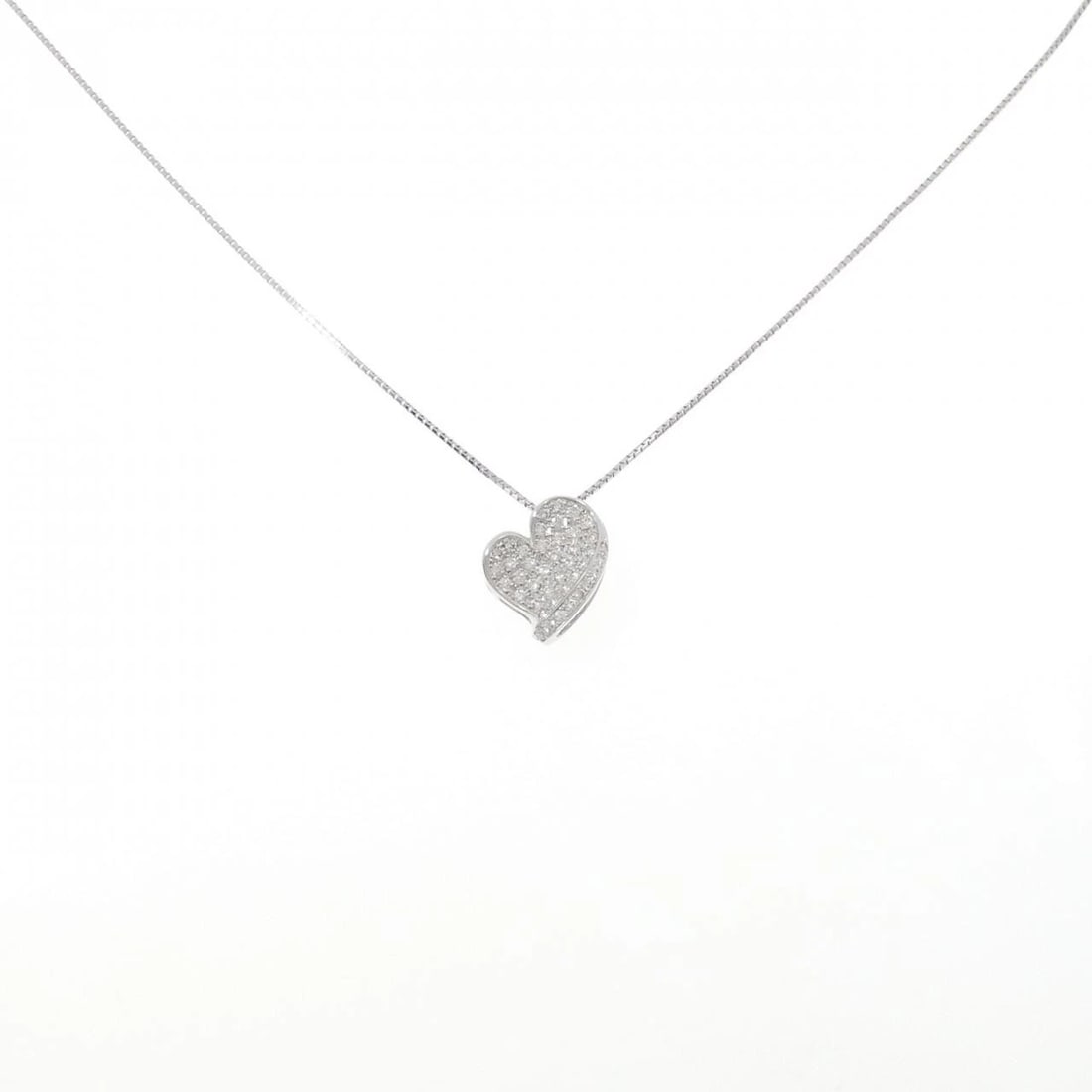 K18WG HEART PAVE DIAMOND NECKLACE: K18WG Heart Pave Diamond Necklace Brand: Unbranded Type: Necklace Material: K18 White Gold, Main Stone/Creation Natural Color: White Gold Size: 45cmActualSize Pendant top H x W: 18.7mmx16.2mm