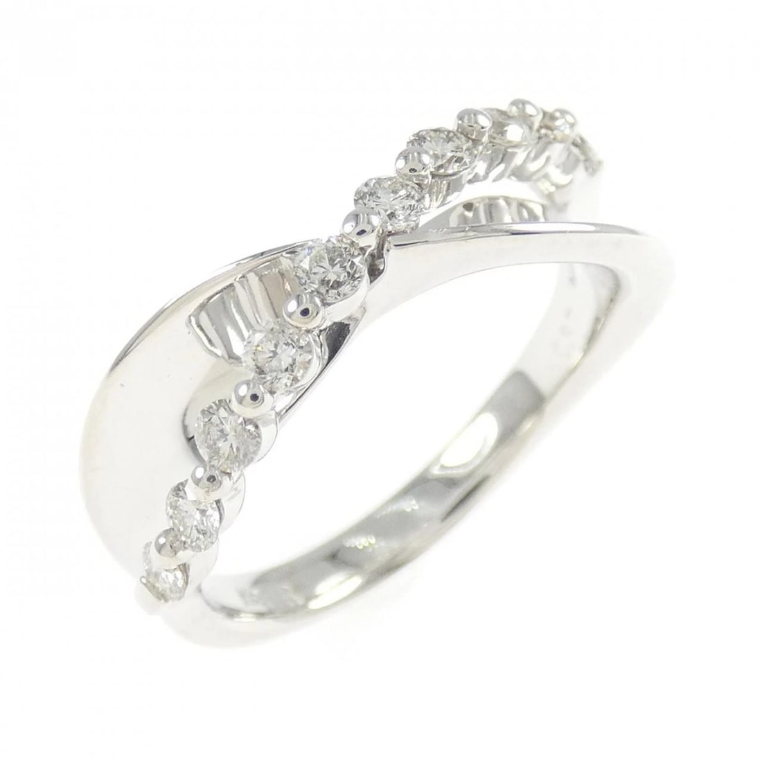 K18WG DIAMOND RING: K18WG Diamond Ring Brand: Unbranded Type: Ring Material: K18 White Gold, Main Stone/Creation Natural Color: White Gold Size: 6.5 (US size) Accessories: None Accessories Notice: When purcha