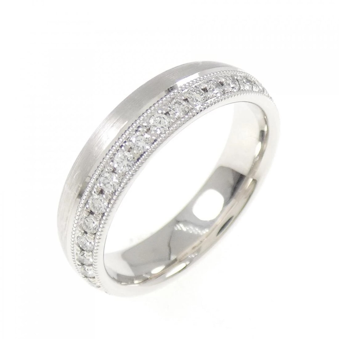 585WG DIAMOND RING: 585WG Diamond Ring Brand: Unbranded Type: Ring Material: 585 White Gold, Main Stone/Creation Natural Color: white gold Size: 4.5-5US Accessories: None Accessories Notice: When purchasing