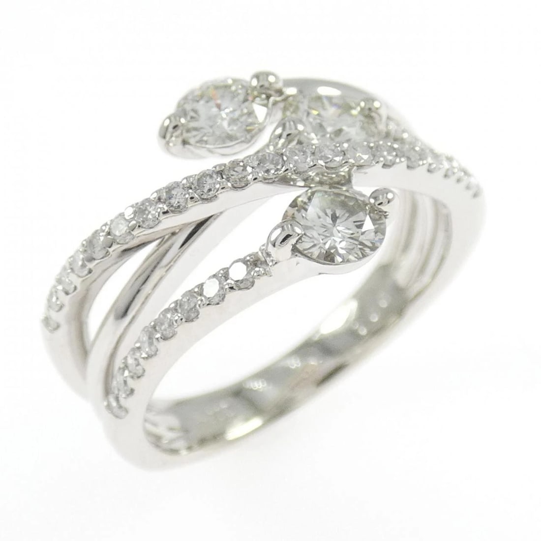 PT900 DIAMOND RING: PT900 Diamond Ring Brand: Unbranded Type: Diamond ring Material: 900pt, Main Stone/Creation Natural Color: Platinum Size: 7US Accessories: None Accessories Notice: When purchasing pre-owned