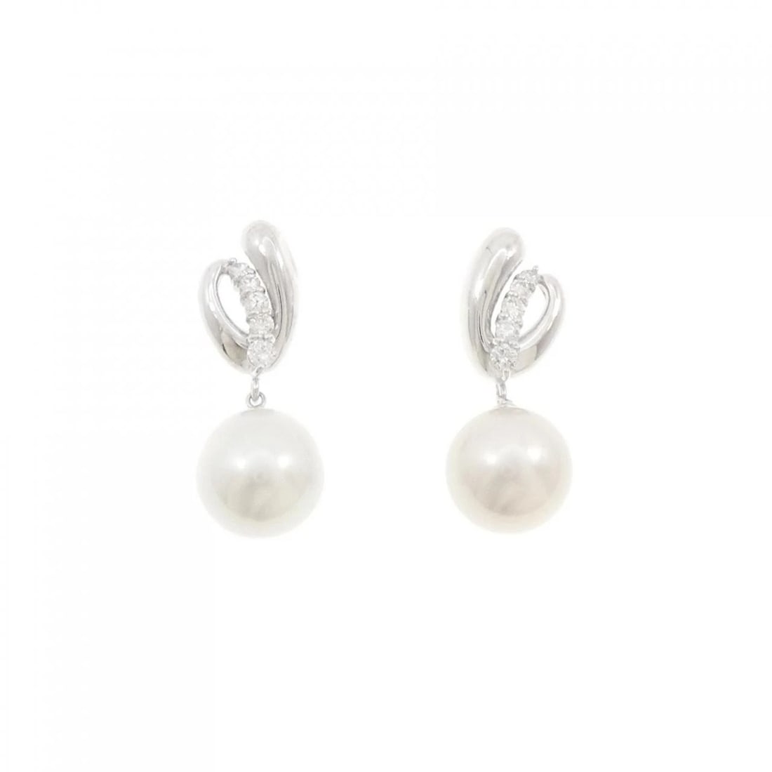 K18WG SOUTH SEA PEARL EARRINGS 10.5MM: K18WG South Sea Pearl Earrings 10.5mm Brand: Unbranded Type: Earrings Material: K18 White Gold, Main Stone/Creation South Sea Pearl Color: white gold Size: HxW: 25.0mmx10.6mm Accessories: