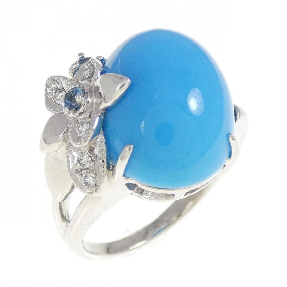K18WG TURQUOISE RING: K18WG Turquoise Ring Brand: Unbranded Type: Ring Material: K18 White Gold, Main Stone/Creation Torquoise Color: white gold Size: 6-6.5US Accessories: None Accessories Notice: When purchasing