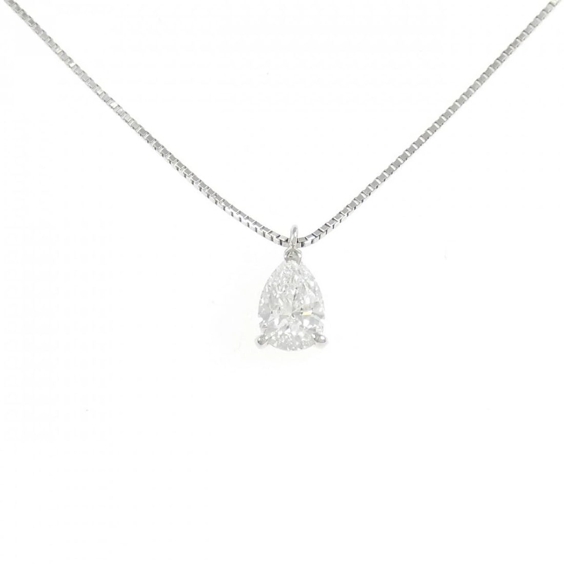 PT900 PT850 DIAMOND NECKLACE: PT900 PT850 Diamond Necklace Brand: Unbranded Type: Necklace Material: Platinum 900 Platinum 850, Main Stone/Creation Natural Color: platinum Size: 45cm ActualSizePendant top H x W: